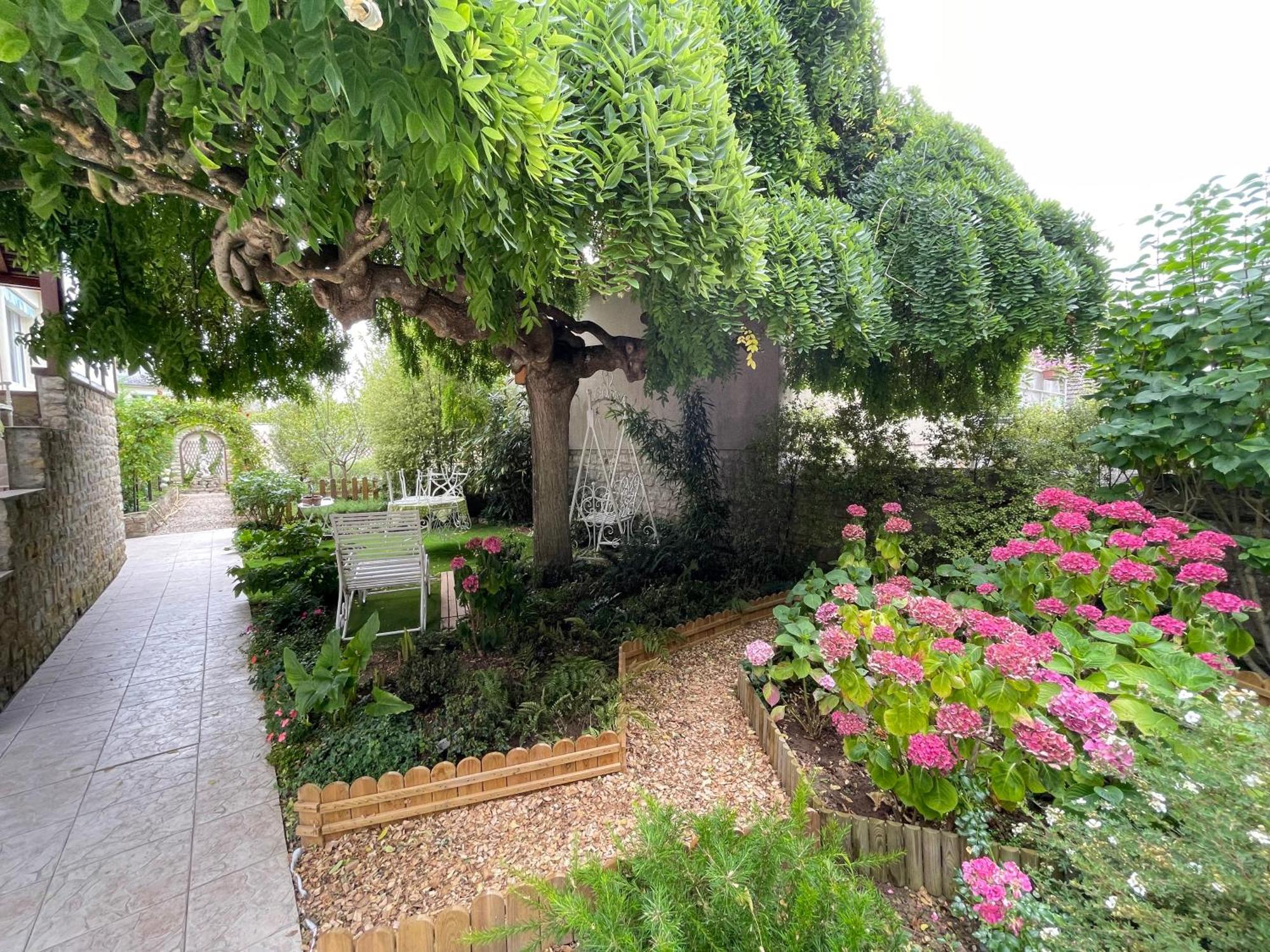La Roseliere Maison Plain Pied Confortable Belle Decoration Jardin Magnifique 10 Mn A Pied Centre Ville Bayeux Proche Plages Du Debarquement Bagian luar foto