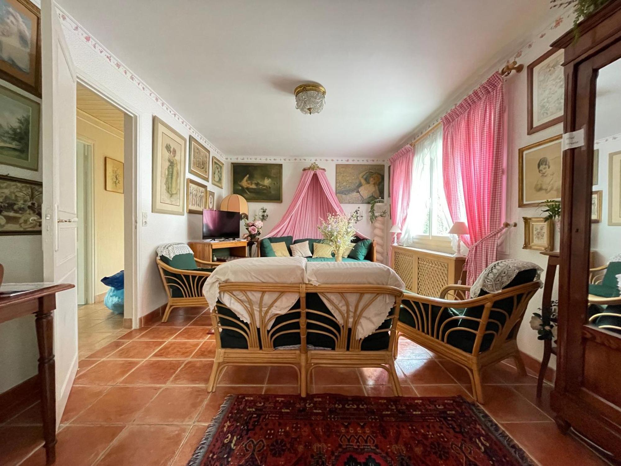 La Roseliere Maison Plain Pied Confortable Belle Decoration Jardin Magnifique 10 Mn A Pied Centre Ville Bayeux Proche Plages Du Debarquement Bagian luar foto