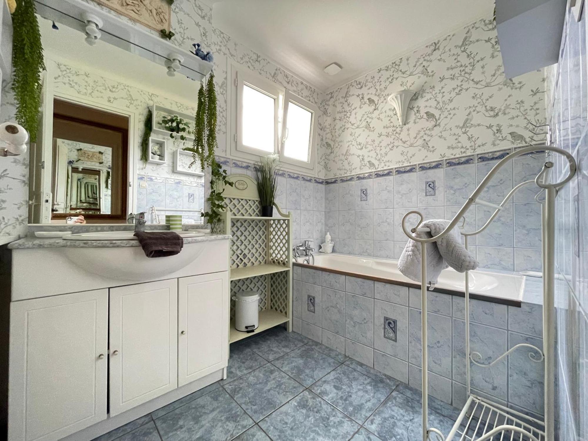 La Roseliere Maison Plain Pied Confortable Belle Decoration Jardin Magnifique 10 Mn A Pied Centre Ville Bayeux Proche Plages Du Debarquement Bagian luar foto