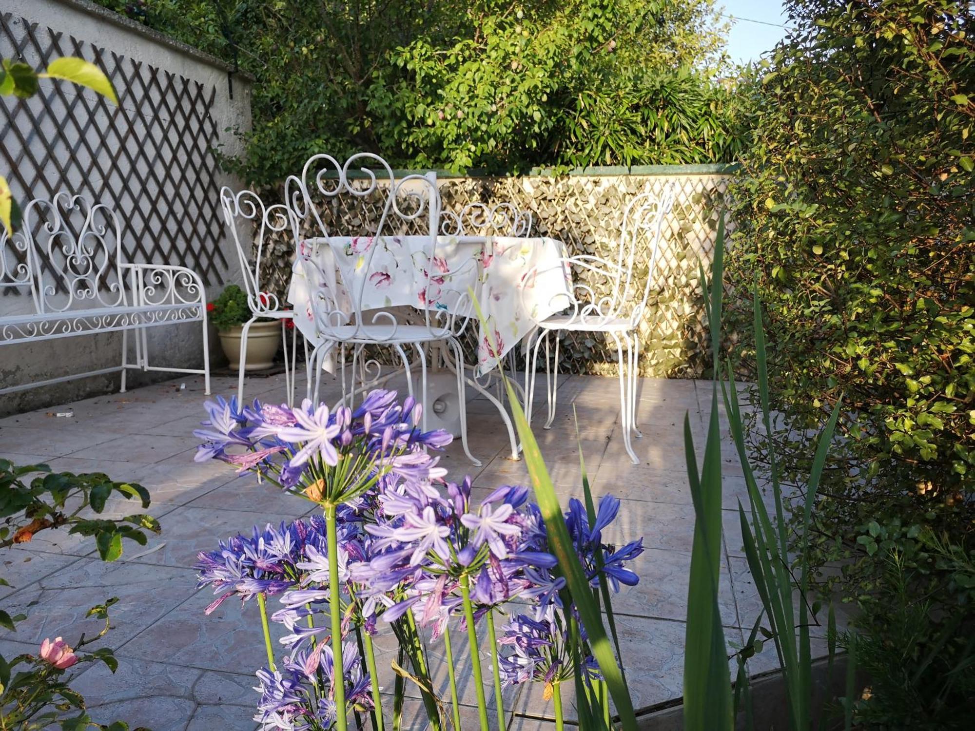 La Roseliere Maison Plain Pied Confortable Belle Decoration Jardin Magnifique 10 Mn A Pied Centre Ville Bayeux Proche Plages Du Debarquement Bagian luar foto